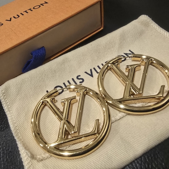 Louise Hoop GM Earrings - Picture 9 of 12